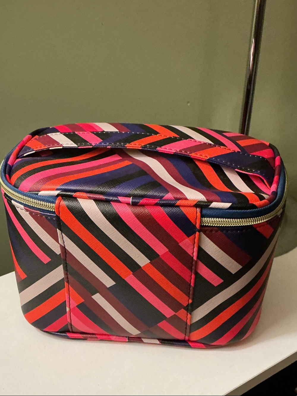 Trina Turk NWT Multicolor Striped Cosmetic Case Bag Pink Navy Coral Black White - Picture 4 of 9
